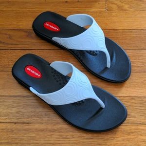 Okabashi White Thong Sandals